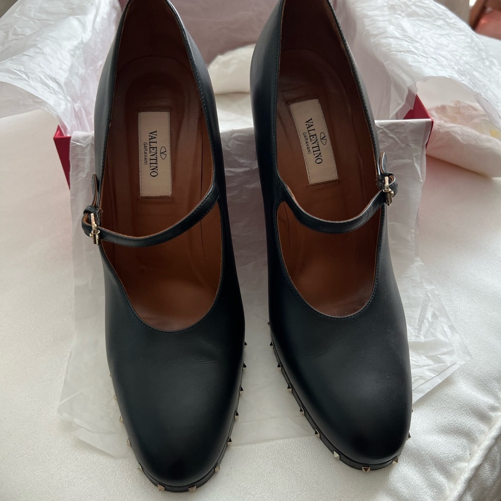 Valentino Garavani Rockstud Mary Jane Black Leather Pumps